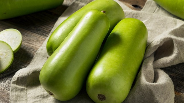 Quả bầu không chỉ ít calo mà còn giàu hàm lượng nước, hàm lượng chất xơ giúp thúc đẩy cảm giác no và giảm lượng calo tổng thể. Quả bầu không chỉ ít calo mà còn giàu hàm lượng nước, hàm lượng chất xơ giúp thúc đẩy cảm giác no và giảm lượng calo tổng thể.