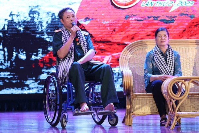 Vợ chồng thương binh Phạm Hồng Tư Vợ chồng thương binh Phạm Hồng Tư