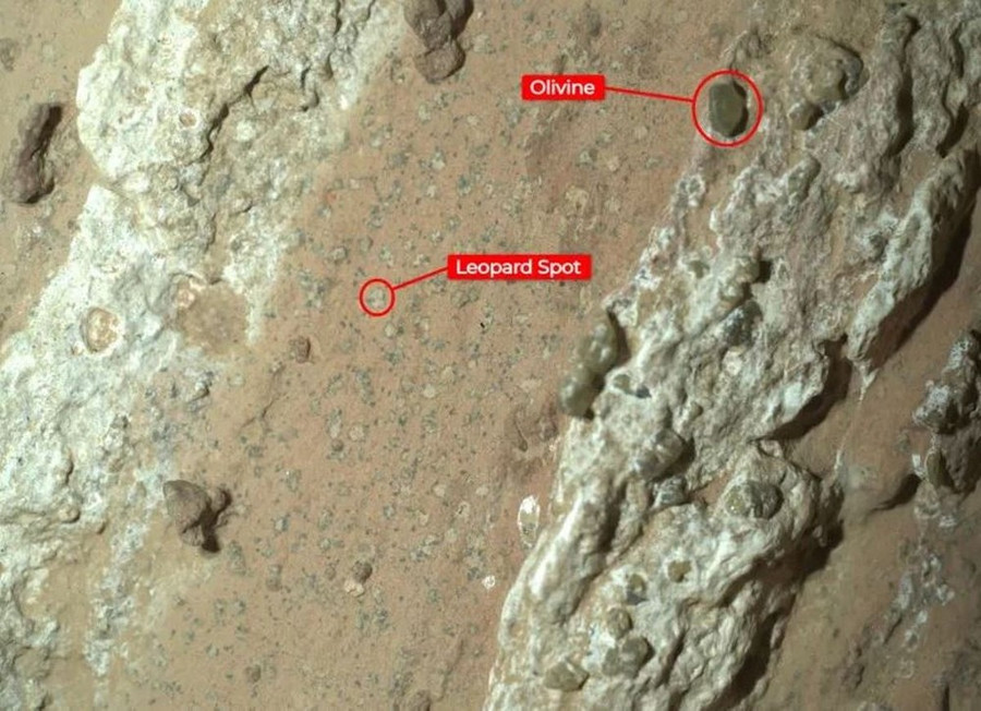 Xe tự hành Perseverance Mars phát hiện tảng đá có các đặc điểm có thể cho thấy sự sống của vi khuẩn trên Sao Hỏa. (Ảnh: NASA) Xe tự hành Perseverance Mars phát hiện tảng đá có các đặc điểm có thể cho thấy sự sống của vi khuẩn trên Sao Hỏa. (Ảnh: NASA)