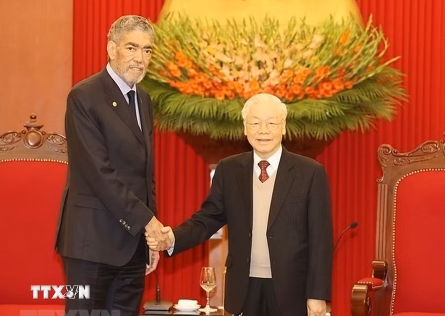 Tổng Bí thư Nguyễn Phú Trọng tiếp ông José Miguel Mejía Abreu, Tổng Bí thư Đảng Phong trào Cánh tả Thống nhất (MIU) Cộng hòa Dominicana trong chuyến thăm Việt Nam, ngày 21/2/2023. (Ảnh: Trí Dũng/TTXVN)