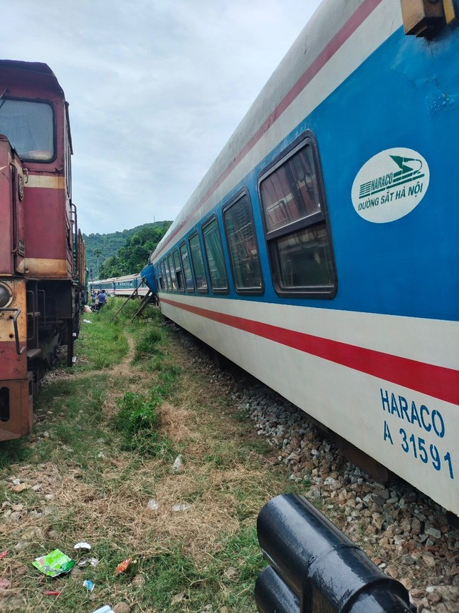 Đoàn tàu bị trật bánh khi qua địa phận tỉnh TT-Huế.