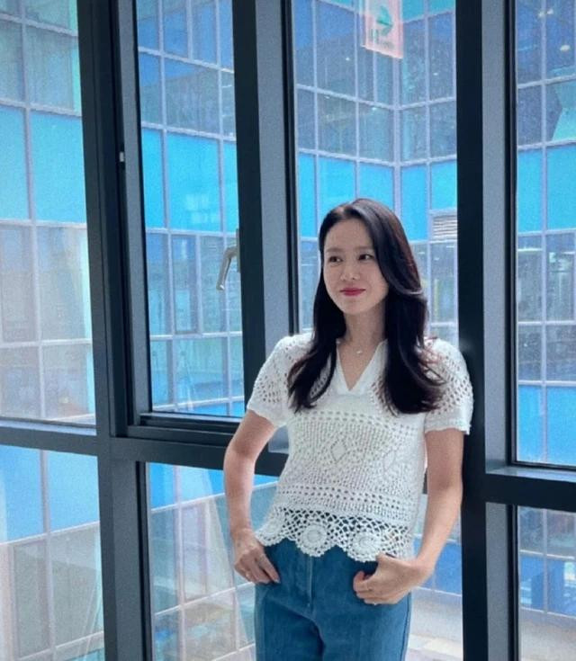 Son Ye Jin luôn chọn phong cách thời trang nhẹ nhàng, sang trọng Son Ye Jin luôn chọn phong cách thời trang nhẹ nhàng, sang trọng