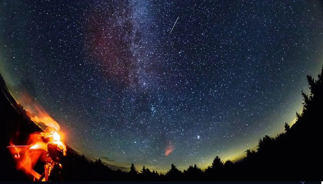 Một trận mưa sao băng - Ảnh: NASA Một trận mưa sao băng - Ảnh: NASA