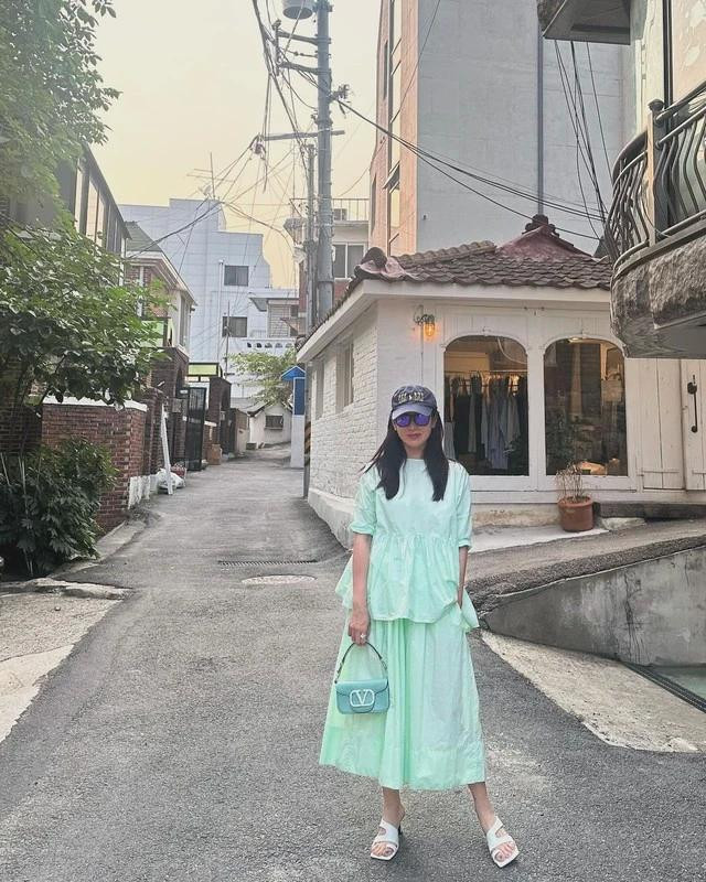 Sự "sang trọng thầm lặng" nhấn mạnh vào chất lượng, thiết kế vượt thời gian hơn là các logo thương hiệu dễ thấy Sự "sang trọng thầm lặng" nhấn mạnh vào chất lượng, thiết kế vượt thời gian hơn là các logo thương hiệu dễ thấy