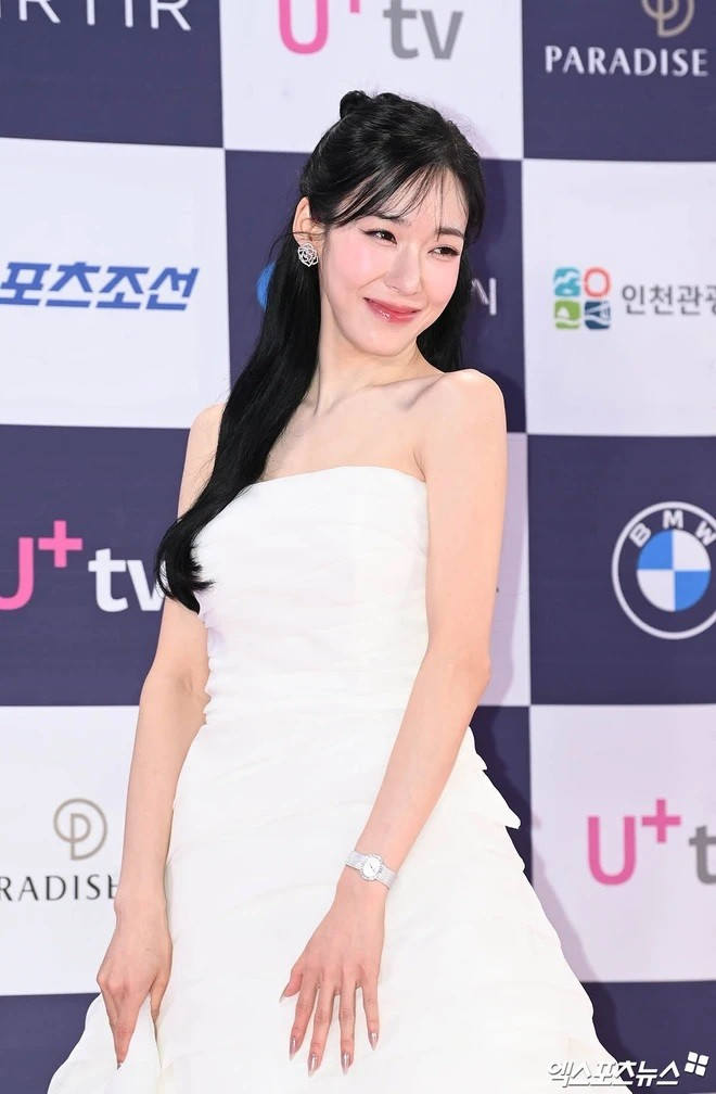 Nữ ca sĩ Tiffany (SNSD) xinh đẹp cũng đang lấn sân sang diễn xuất với các tác phẩm như Cậu út nhà tài phiệt. Nữ ca sĩ Tiffany (SNSD) xinh đẹp cũng đang lấn sân sang diễn xuất với các tác phẩm như Cậu út nhà tài phiệt.