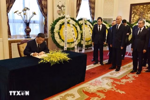 Tổng Bí thư, Chủ tịch Trung Quốc Tập Cận Bình viết sổ tang