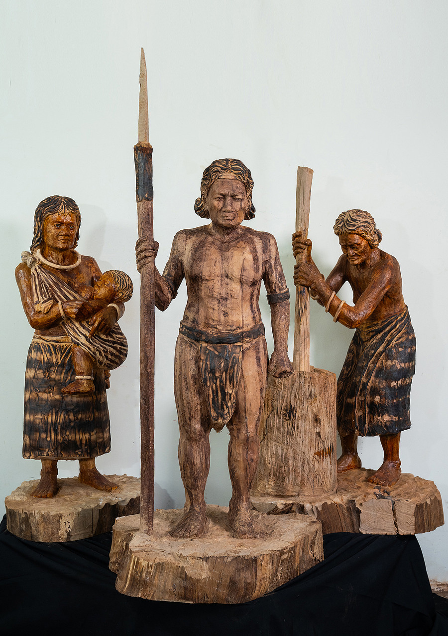 Tác phẩm &quot;Chung một niềm tin&quot; về đề tài người Tây Nguyên làm cách mạng của anh Dũng. Ảnh: Văn Ngọc