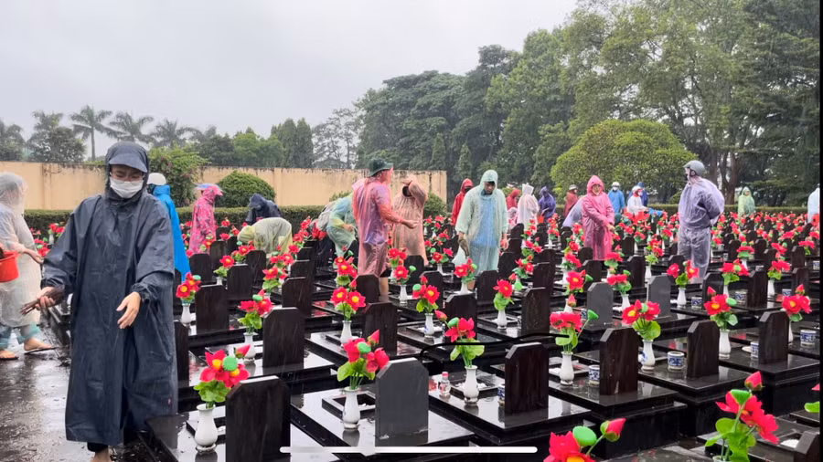 Đông đảo đoàn viên, thanh niên hưởng ứng tham gia chương trình. Ảnh: Bích Ngọc