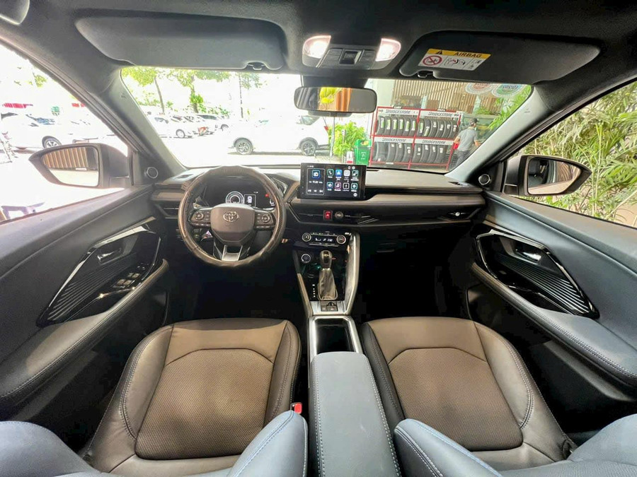 Theo nhiều đánh giá Yaris Cross 2023, nội thất xe được thiết kế khá hiện đại và trẻ trung, phù hợp với phong cách của nhiều người trẻ. Ảnh: S.T