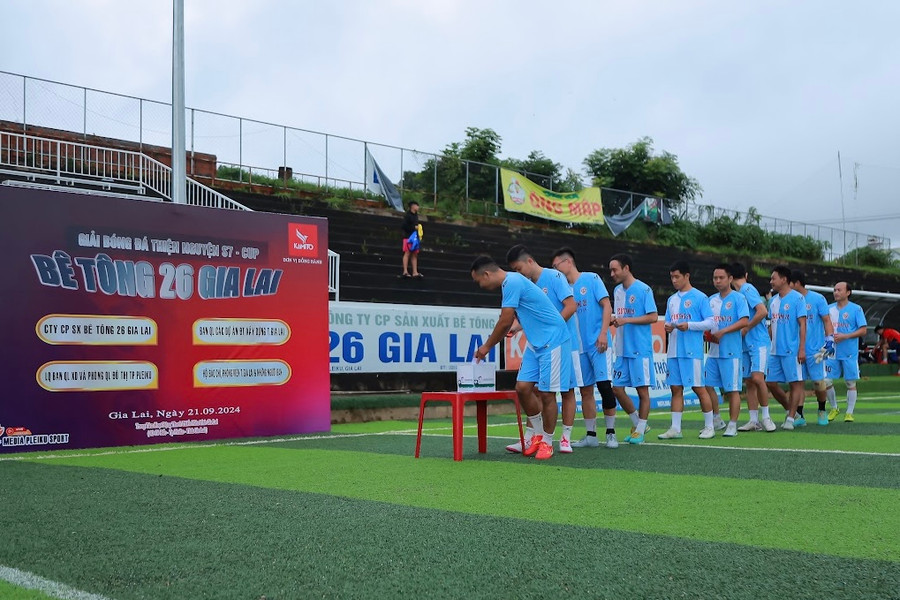 Tổng số tiền quyên góp 17,6 triệu đồng sẽ được Ban Tổ chức chuyển vào tài khoản Ủy ban Trung ương MTTQ Việt Nam. Ảnh: H.H