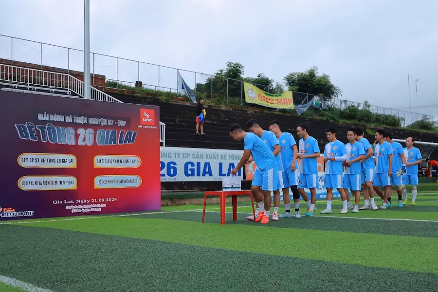 Tổng số tiền quyên góp 17,6 triệu đồng sẽ được Ban Tổ chức chuyển vào tài khoản Ủy ban Trung ương MTTQ Việt Nam. Ảnh: H.H