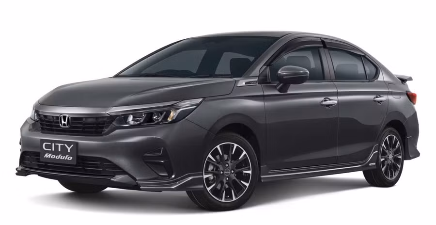 Cản trước, cản bên và cản sau Modulo hứa hẹn mang đến cái nhìn cao cấp, thể thao hơn cho mẫu sedan hạng B này. Ảnh: S.T