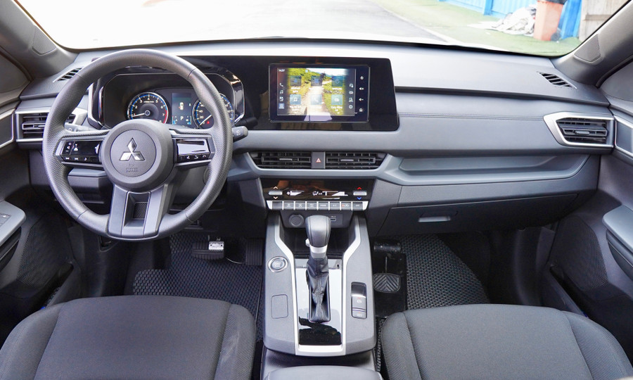 Trên hai bản cao, xe trang bị màn hình cảm ứng giải trí 12,3 inch, lớn nhất phân khúc, hỗ trợ kết nối Apple CarPlay và Android Auto. Ảnh: S.T Trên hai bản cao, xe trang bị màn hình cảm ứng giải trí 12,3 inch, lớn nhất phân khúc, hỗ trợ kết nối Apple CarPlay và Android Auto. Ảnh: S.T