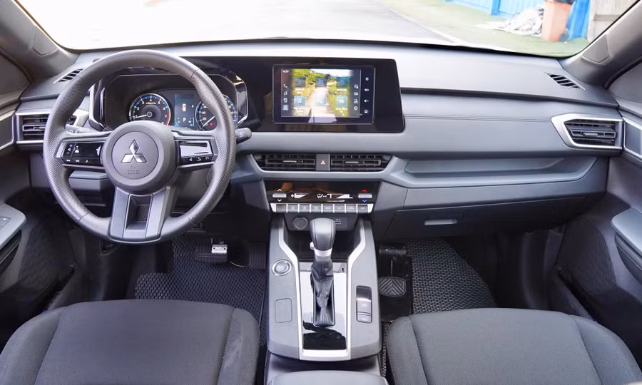 Trên hai bản cao, xe trang bị màn hình cảm ứng giải trí 12,3 inch, lớn nhất phân khúc, hỗ trợ kết nối Apple CarPlay và Android Auto. Ảnh: S.T