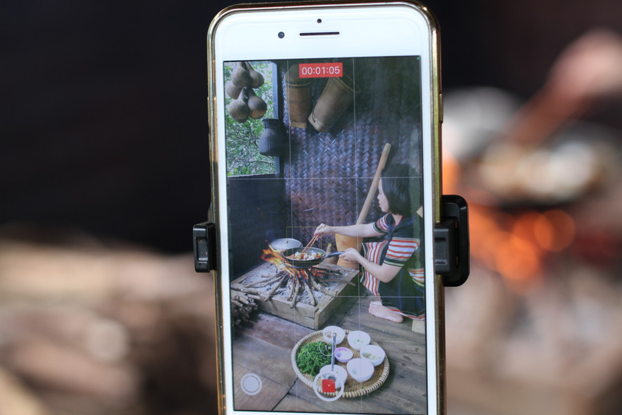 Hãy để MXH là một công cụ phát triển bản thân thành phiên bản hoàn thiện nhất. Ảnh: H.H Hãy để MXH là một công cụ phát triển bản thân thành phiên bản hoàn thiện nhất. Ảnh: H.H