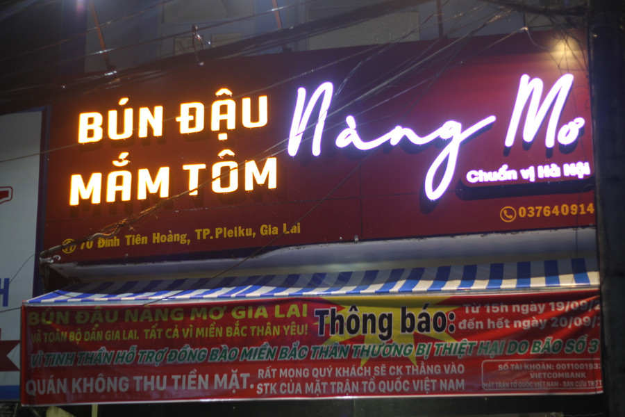 Người dân Gia Lai cùng hành động &quot;Tất cả vì miền Bắc thân yêu&quot;. Ảnh: Hoàng Hoài