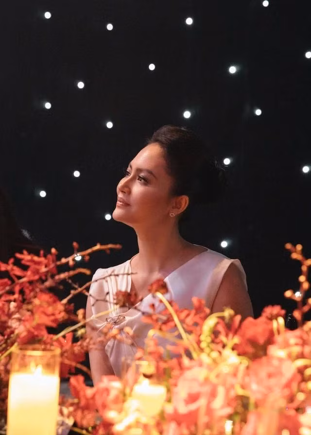 Ngoài Kaity Nguyễn, sự kiện còn có sự góp mặt của diễn viên Đỗ Hải Yến. Nổi tiếng với loạt tác phẩm như Người Mỹ trầm lặng, Chuyện của Pao, Cánh đồng bất tận… song ở hiện tại, cô có cuộc sống khá kín tiếng, hiếm khi xuất hiện ở các chương trình giải trí