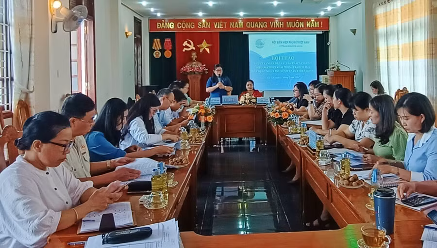 Quang cảnh hội thảo “Xây dựng người phụ nữ Việt Nam thời đại mới”. Ảnh: M.C