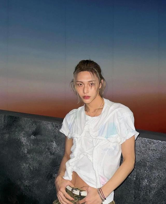 Dù có mái tóc dài nhưng Wonbin vẫn chứng minh được sự mạnh mẽ và khí chất nam tính của mình Dù có mái tóc dài nhưng Wonbin vẫn chứng minh được sự mạnh mẽ và khí chất nam tính của mình