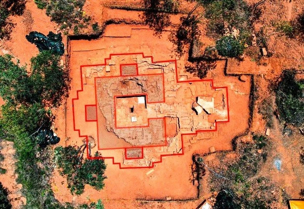 Nền tháp Đại Hữu lộ diện khi khai quật Nền tháp Đại Hữu lộ diện khi khai quật