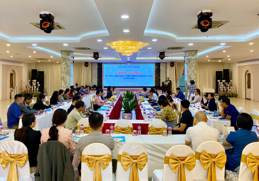 Quang cảnh hội nghị tuyên truyền, phổ biến pháp luật cho doanh nghiệp năm 2024 do Ban Quản lý Khu Kinh tế tỉnh tổ chức. Ảnh: Hà Duy Quang cảnh hội nghị tuyên truyền, phổ biến pháp luật cho doanh nghiệp năm 2024 do Ban Quản lý Khu Kinh tế tỉnh tổ chức. Ảnh: Hà Duy