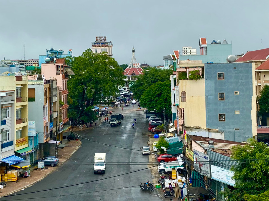 Đây là view khá độc đáo nhìn từ tầng 3 khách sạn Tre xanh Plaza (số 18 Lê Lai) về hướng Trung tâm Thương mại Pleiku.