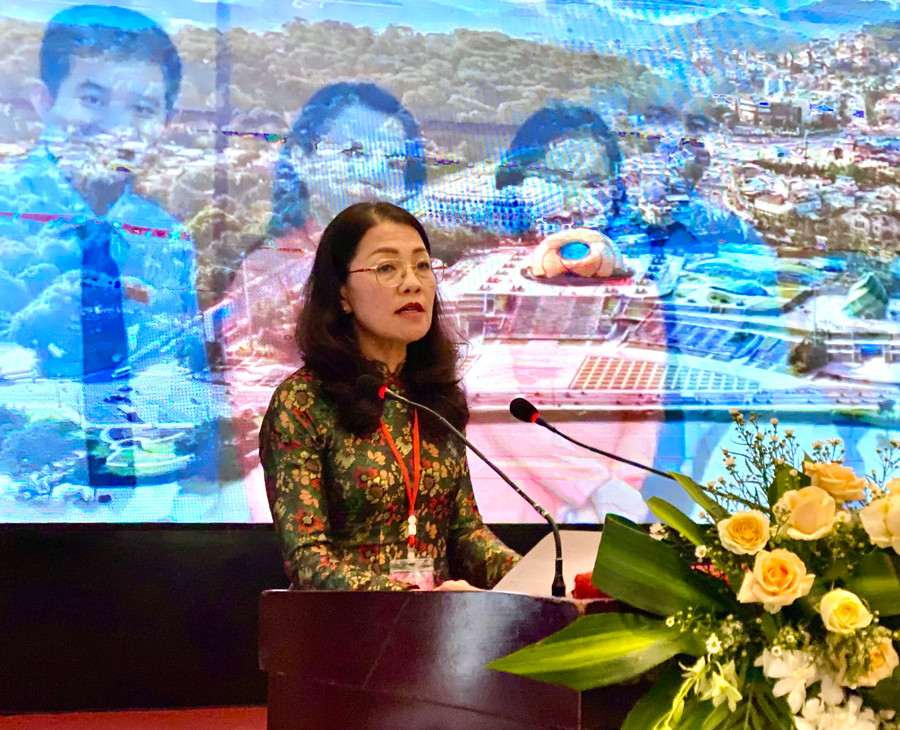 Tổng Biên tập Báo Lâm Đồng Hồ Lan phát biểu đề dẫn tại hội thảo. Ảnh: Hà Duy Tổng Biên tập Báo Lâm Đồng Hồ Lan phát biểu đề dẫn tại hội thảo. Ảnh: Hà Duy