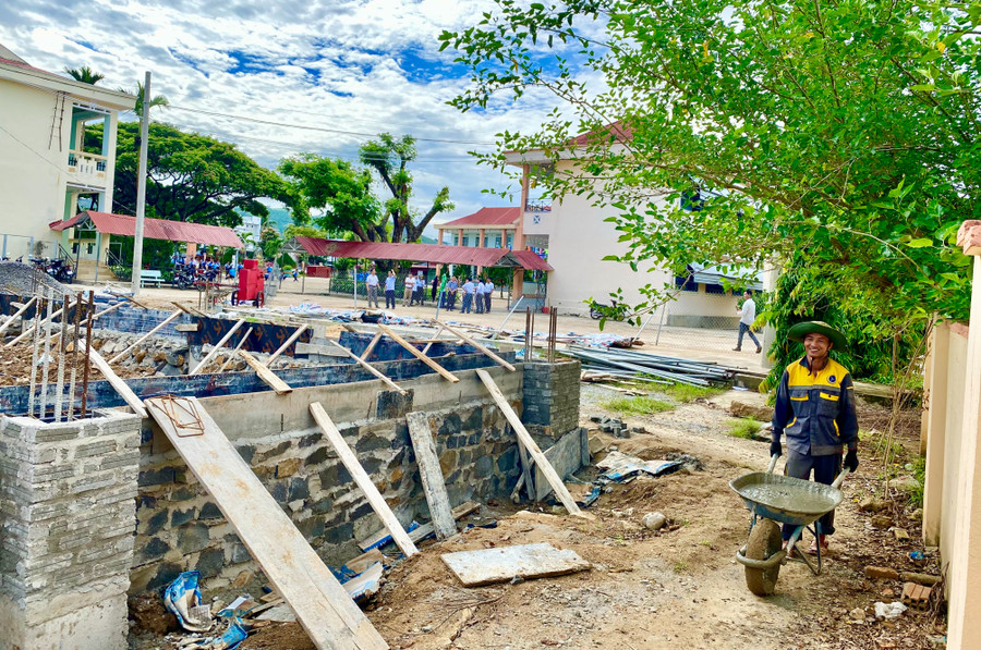 Sở Kế hoạch và Đầu tư vừa công bố sổ tay quản lý đầu tư công nhằm giúp các cơ quan, đơn vị nắm được trình tự, thủ tục trong đầu tư xây dựng theo quy định của pháp luật hiện hành. Ảnh: Hà Duy Sở Kế hoạch và Đầu tư vừa công bố sổ tay quản lý đầu tư công nhằm giúp các cơ quan, đơn vị nắm được trình tự, thủ tục trong đầu tư xây dựng theo quy định của pháp luật hiện hành. Ảnh: Hà Duy