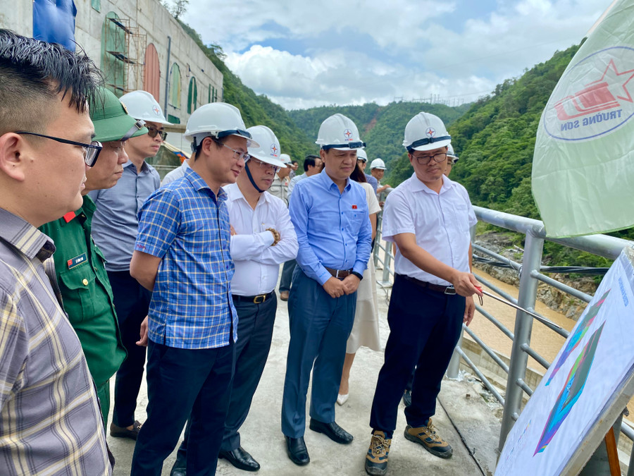 Đoàn công tác khảo sát thực tế tại dự án Nhà máy thủy điện Ia Ly mở rộng. Ảnh Hà Duy Đoàn công tác khảo sát thực tế tại dự án Nhà máy thủy điện Ia Ly mở rộng. Ảnh Hà Duy