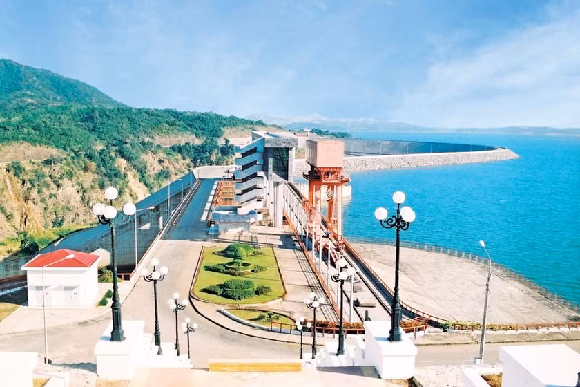 Hồ chứa và đập thủy điện Ia Ly. Ảnh: Đ.Y Hồ chứa và đập thủy điện Ia Ly. Ảnh: Đ.Y