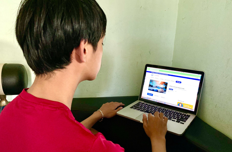 Người dân có thể truy cập vào Nền tảng học trực tuyến mở đại trà tại địa chỉ https://chuyendoiso.mobiedu.vn để tham gia khoá học nâng cao kỹ năng số cơ bản. Ảnh: Hà Duy Người dân có thể truy cập vào Nền tảng học trực tuyến mở đại trà tại địa chỉ https://chuyendoiso.mobiedu.vn để tham gia khoá học nâng cao kỹ năng số cơ bản. Ảnh: Hà Duy