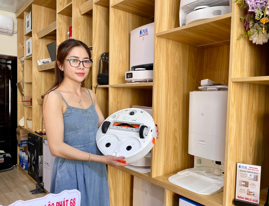 Không chỉ cung cấp các sản phẩm điện máy chất lượng tốt mà Spa Robot Phạm Gia Khang còn có các dịch vụ hậu mãi chu đáo, nhiệt tình. Ảnh: Hà Duy Không chỉ cung cấp các sản phẩm điện máy chất lượng tốt mà Spa Robot Phạm Gia Khang còn có các dịch vụ hậu mãi chu đáo, nhiệt tình. Ảnh: Hà Duy