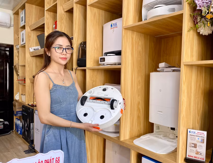 Không chỉ cung cấp các sản phẩm điện máy chất lượng tốt mà Spa Robot Phạm Gia Khang còn có các dịch vụ hậu mãi chu đáo, nhiệt tình. Ảnh: Hà Duy Không chỉ cung cấp các sản phẩm điện máy chất lượng tốt mà Spa Robot Phạm Gia Khang còn có các dịch vụ hậu mãi chu đáo, nhiệt tình. Ảnh: Hà Duy