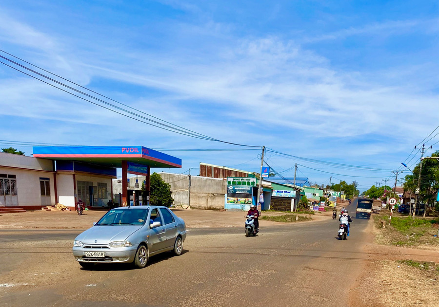 Ý thức trong bảo vệ môi trường của người dân đã góp phần tạo nên diện mạo khang trang, sạch sẽ của vùng nông thôn Glar. Ảnh: Hà Duy Ý thức trong bảo vệ môi trường của người dân đã góp phần tạo nên diện mạo khang trang, sạch sẽ của vùng nông thôn Glar. Ảnh: Hà Duy