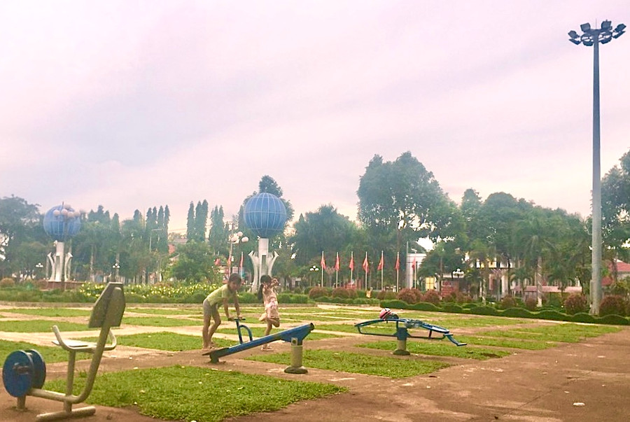 Quảng trường huyện Chư Prông là một trong những dự án đầu tư công nguồn vốn tăng thu kết dư được giãn tiến độ giải ngân sang năm 2024. Ảnh: Hà Duy