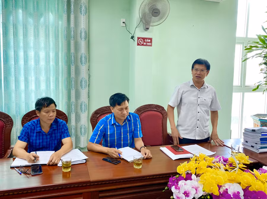 Ông Hồ Văn Thảo-Chủ tịch UBND huyện Krông Pa báo cáo tại buổi giám sát. Ảnh: Hà Duy