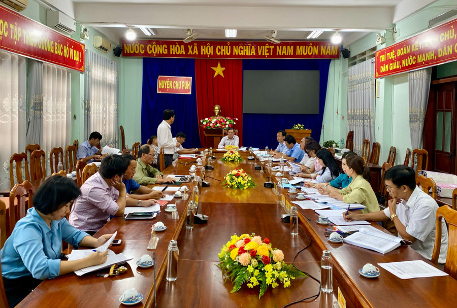 Đoàn Giám sát của Ban Kinh tế-Ngân sách HĐND tỉnh Gia Lai làm việc với UBND huyện Chư Pưh về tình hình quyết toán các công trình, dự án thuộc kế hoạch đầu tư công giai đoạn 2021-2025. Ảnh: Hà Duy Đoàn Giám sát của Ban Kinh tế-Ngân sách HĐND tỉnh Gia Lai làm việc với UBND huyện Chư Pưh về tình hình quyết toán các công trình, dự án thuộc kế hoạch đầu tư công giai đoạn 2021-2025. Ảnh: Hà Duy