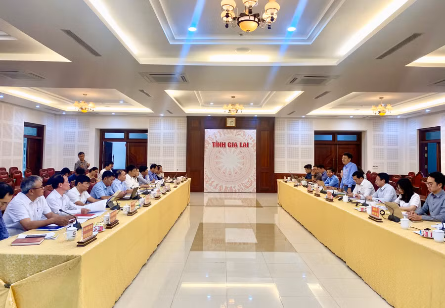 Quang cảnh buổi làm việc giữa đoàn công tác Ủy ban Khoa học, Công nghệ và Môi trường của Quốc hội với UBND tỉnh Gia Lai. Ảnh: Hà Duy