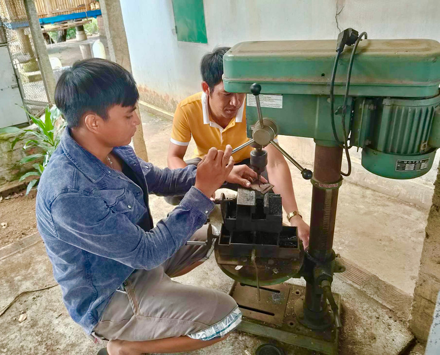 Các lao động đã có thể làm nghề sau khi được đào tạo tại Trung tâm Giáo dục nghề nghiệp-Giáo dục thường xuyên huyện Kbang. Ảnh: Hà Duy