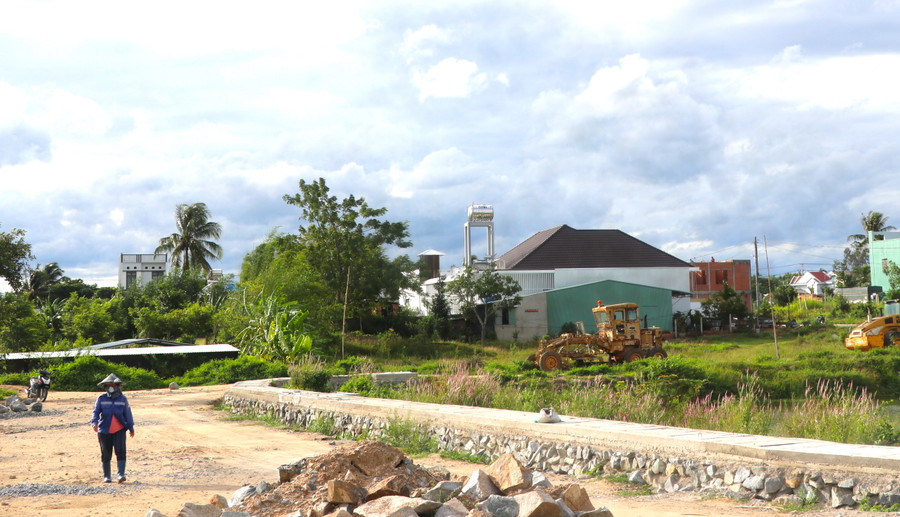 Đầu tư hạ tầng giao thông nông thôn tại khu đô thị phường An Tân (thị xã An Khê). Ảnh: H.D Đầu tư hạ tầng giao thông nông thôn tại khu đô thị phường An Tân (thị xã An Khê). Ảnh: H.D