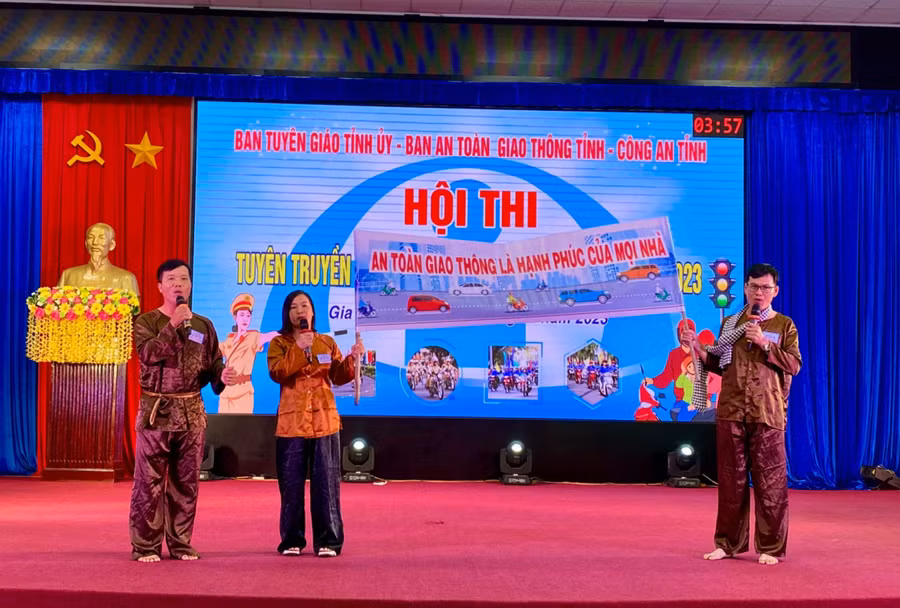 Hội thi tuyên truyền viên giỏi về an toàn giao thông năm 2023 do Ban Tuyên giáo Tỉnh ủy phối hợp với Ban An toàn giao thông tỉnh, Công an tỉnh tổ chức. Ảnh: Hà Duy