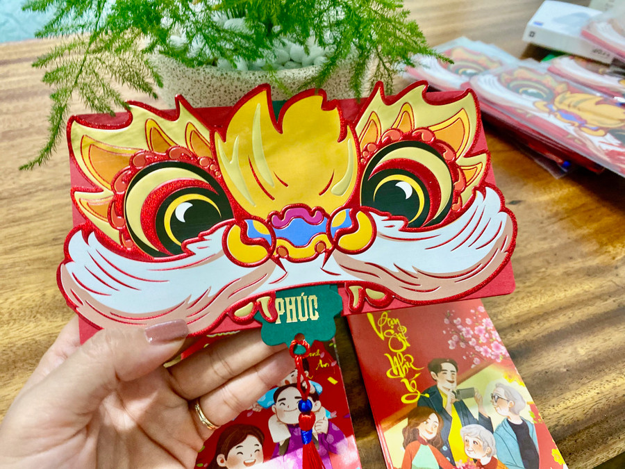 Phong bao lì xì ngày nay rất đa hình đa dạng và phong phú sắc màu. Ảnh: Hà Duy