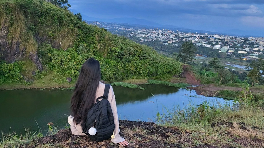 Rất nhiều bạn trẻ, khi xa Pleiku đều nhớ đến view từ Núi đá nhìn về trung tâm thành phố này.