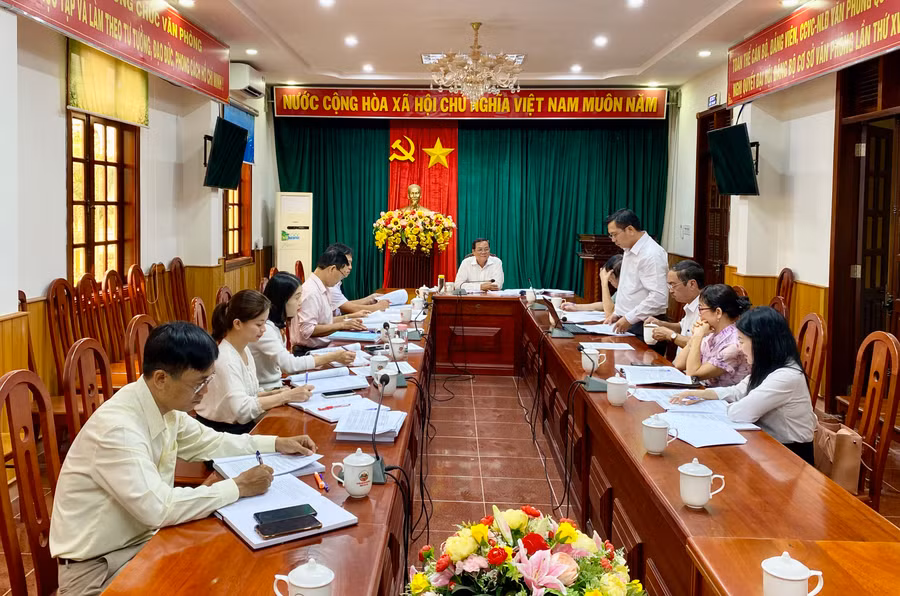 Đoàn giám sát của HĐND tỉnh làm việc với Sở Kế hoạch và Đầu tư, Sở Tài chính và Kho bạc Nhà nước tỉnh về tình hình quyết toán các dự án thuộc kế hoạch đầu tư công giai đoạn 2021-2025. Ảnh: Hà Duy