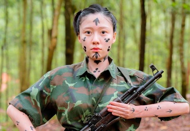 Uyển Ân là một trong 7 sao nữ góp mặt trong chương trình Sao nhập ngũ