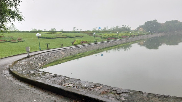 Cảng Vạn Lai Triều được cho là gần hồ bán nguyệt Cảng Vạn Lai Triều được cho là gần hồ bán nguyệt