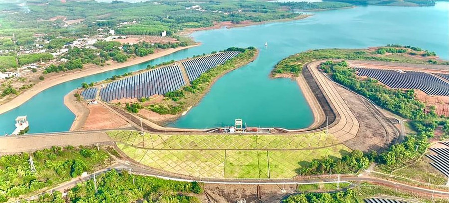 Thủy điện Thác mơ nhìn từ trên cao. Ảnh: NGUYỄN XUÂN TRƯỜNG