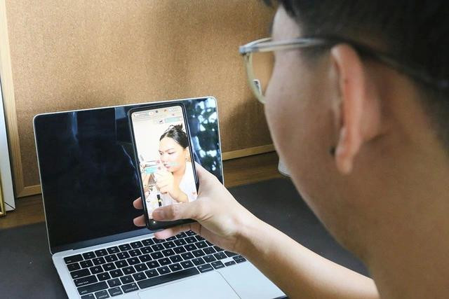 Phạm Thoại được cộng đồng nhớ tới là có khả năng “ồn ào”, cung cấp nhiều voucher... khi livestream Phạm Thoại được cộng đồng nhớ tới là có khả năng “ồn ào”, cung cấp nhiều voucher... khi livestream