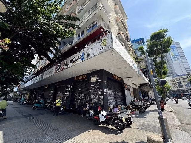 Nhiều mặt bằng có vị trí đắc địa phải bỏ trống một phần vì giá thuê quá cao