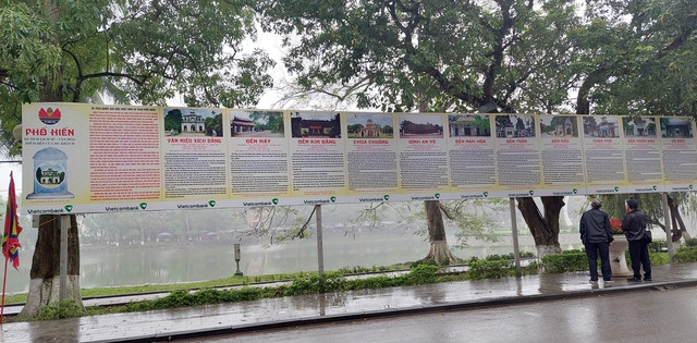 Bảng giới thiệu về các di tích trong quần thể di tích Phố Hiến hiện nay Bảng giới thiệu về các di tích trong quần thể di tích Phố Hiến hiện nay